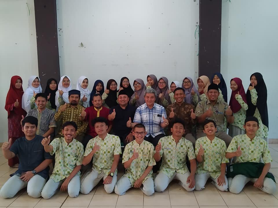 Pesantren Persis Tarogong Jalin Kerjasama Program Beasiswa Dengan Yayasan A & A Rachmat 71013845 2408622872569294 8872269915084554240 n