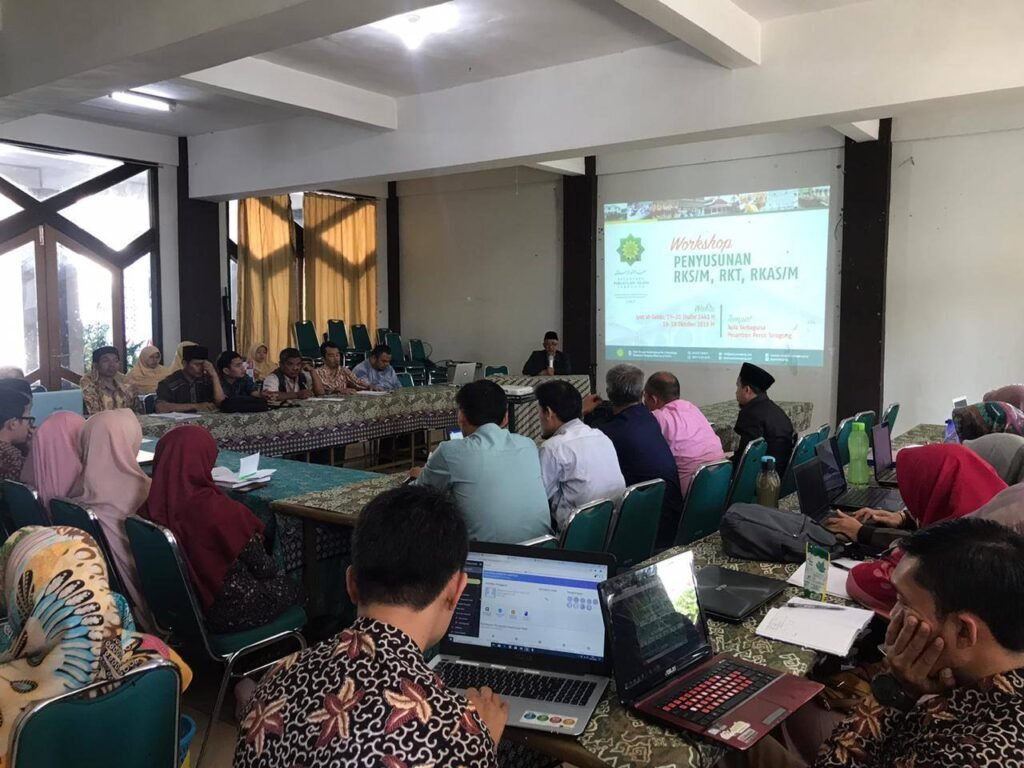 Pesantren Persis Tarogong Gelar Workshop Rencana Kerja Sekolah 72781129 2451626394935608 7406163415342776320 o
