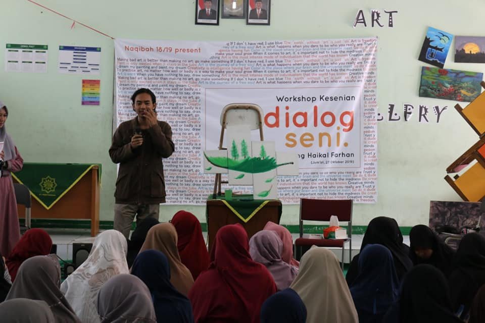 Tingkatkan Kreativitas, Santri Asrama Putri Ikuti Workshop Seni 72949063 2468402433258004 8778249791030165504 n