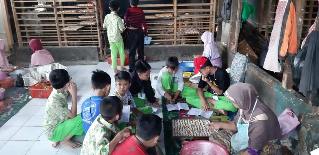 Bekali Life Skill Santri SDIT Persis Tarogong Selenggarakan Home Stay img 20191118 wa0009