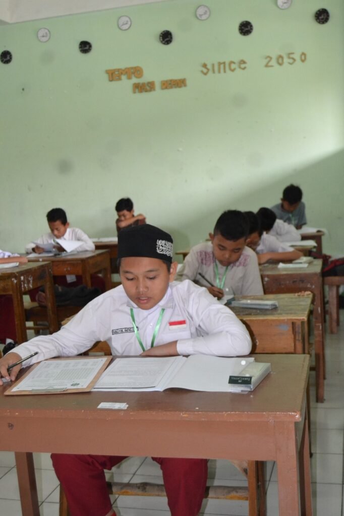 Calon Santri MTs Persis Tarogong Ikuti Seleksi Penerimaan img 20200223 wa0003