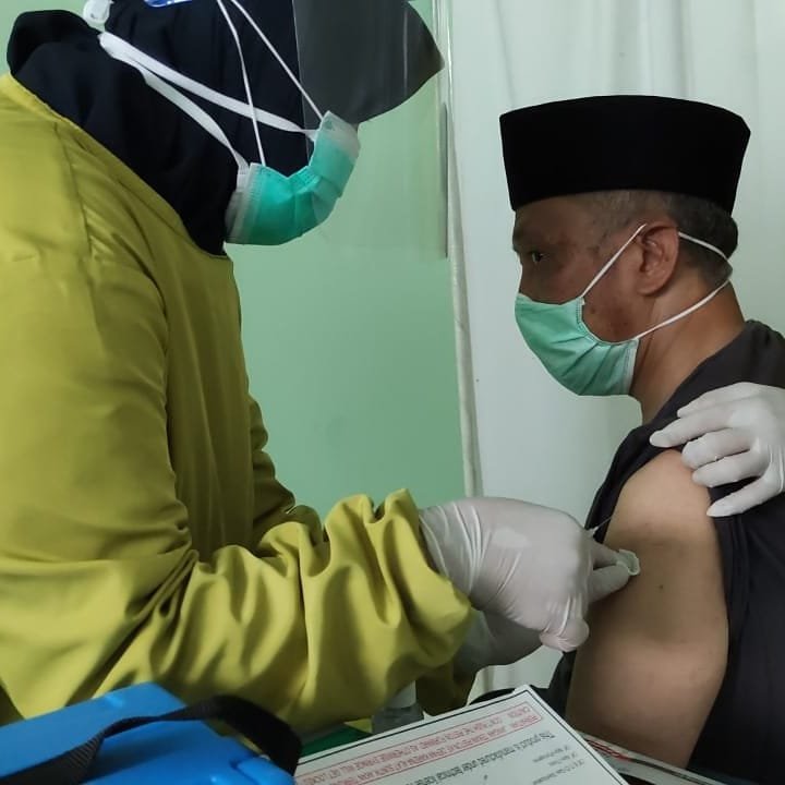 Tingkatkan Antibodi Asatidz MTs & MA Persis Tarogong Divaksin day care home testimonial image