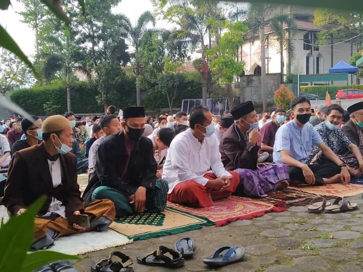 Memuliakan Diri Dihari Suci fb img 1620866566184