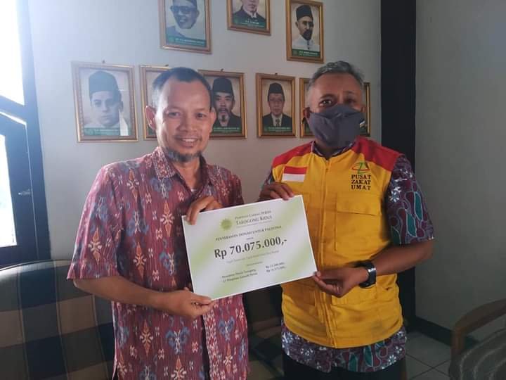 Pesantren Persis Tarogong Bersama PC Persis Tarogong Kidul Serahkan Donasi Rp. 70.075.000 Bagi Palestina fb img 1622450907310