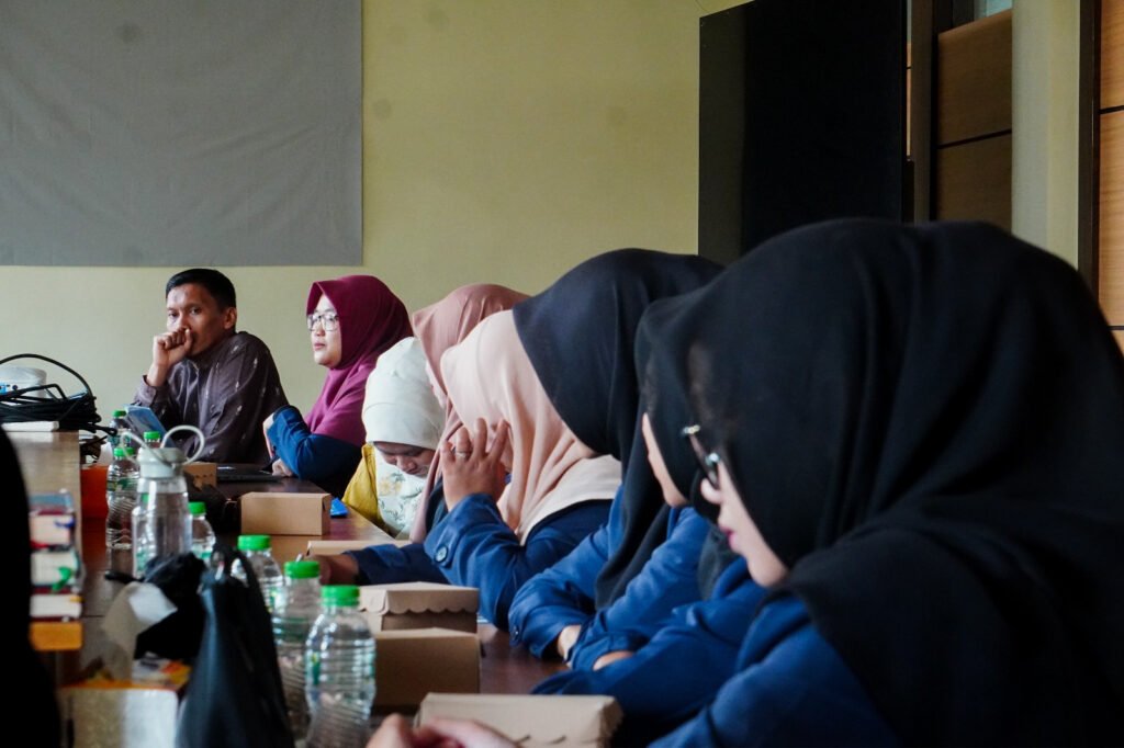 Serah Terima Mahasiswa PLP IPI Garut img 20250728 wa0010